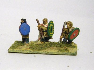 Gauls & Celts
Mixed manufacturers - 2 Mikes Models (no longer available ) dacian skirmsihers either side of an Isarus (old Tabletop Games) Goth (G3 Goth with Oval Shield )
Keywords: gallic celt gothfoot